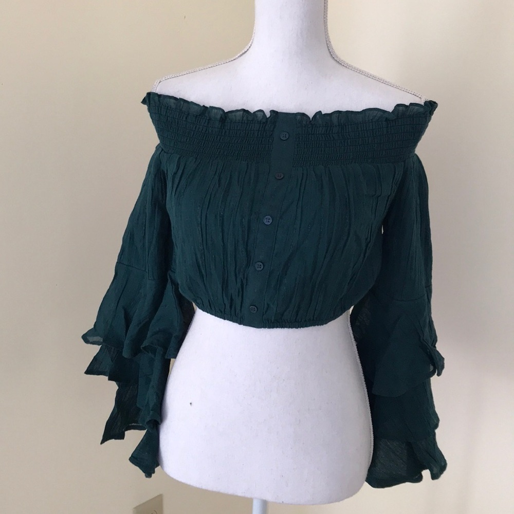NWT! Red carter small peacock cropoff shoulder top